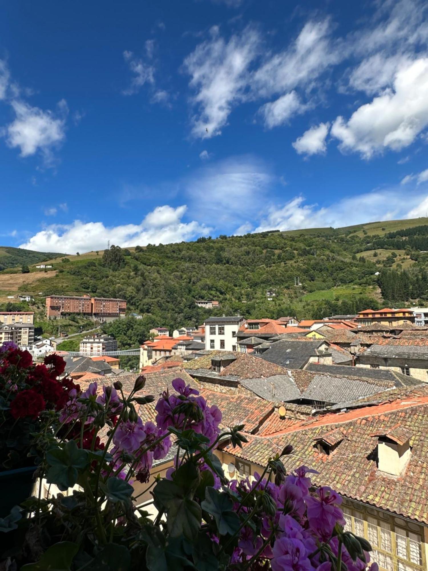 Claren'S Boutique Rooms Cangas De Narcea Ngoại thất bức ảnh